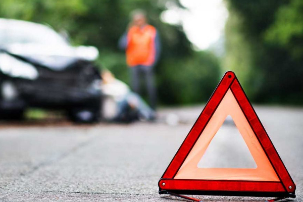 நான்கு வாகனங்கள் ஒன்றுடன் ஒன்று மோதி கோர விபத்து : இருவர் படுகாயம் | 4 Vehicle Collision Accident Two Seriously Injured