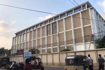 யாழ் போதனா வைத்தியசாலைக்குள் மது போதையில் உட் செல்ல முயன்ற இருவருக்கு நேர்ந்த கதி