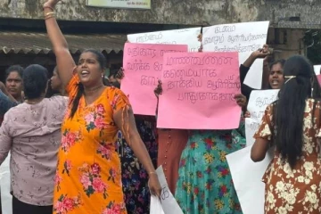 யாழில் பாடசாலை ஒன்றின் முன்பு கொதித்தெழுந்த பெற்றோர்கள்.! நடந்தது என்ன?