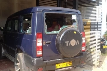 யாழில் பெண்களிடம் அடிவாங்கிய விடுதி உரிமையாளர்; இருவர் அதிரடிக் கைது!