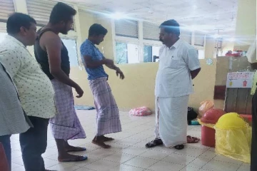 இராணுவத்தினரின் தாக்குதலுக்குள்ளான இளைஞர்களை வைத்தியசாலையில் சென்று பார்வையிட்ட எம்.பி(Photo)