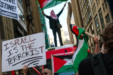 பிரான்ஸில் போராட்டங்களுக்கு தடை; மீறினால் நாடு கடத்தல்