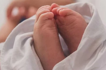 பிறந்து 7 நாட்களேயான குழந்தையை கொடூரமாக கொன்ற தந்தை