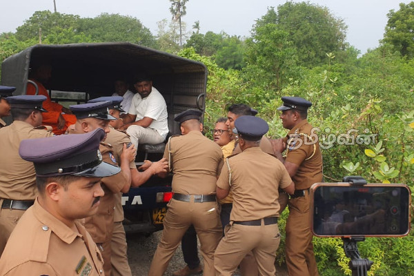 யாழில் பெரும் கலவரம்! பொலிஸாரால் தள்ளி விழுத்தப்பட்ட சிறீதரன் எம்.பி - வேலன் சுவாமிகள் உட்பட ஐவர் கைது | Thaiyitty Protest Today