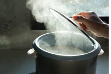 சர்க்கரை நோயாளிகள் குக்கரில் சமைத்த சாதத்தை சாப்பிடலாமா? மீறி சாப்பிட்டால்.. ஓயாத தொல்லை தான்!