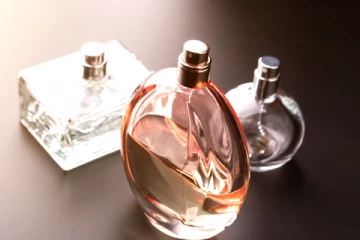 மனித சிறுநீர் கலந்த வாசனை திரவியத்தை விற்பனை செய்த லண்டன் தொழிலதிபர் கைது