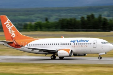 விமான பணிப்பெண்களிடம் மோசமாக நடந்த 2 பயணிகள்! பறக்கும் விமானத்தில் நடந்தது என்ன?