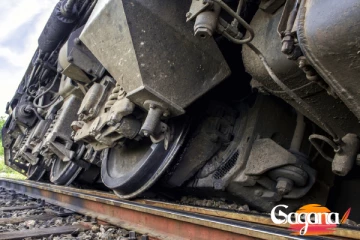 දෙයියනේ...ආයෙත් කෝච්චියක් පීලි පැනලා