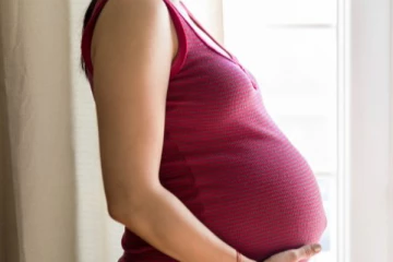 பிரித்தானியாவில் கர்ப்பிணி பெண்களுக்கான முதல் கோவிட் தடுப்பூசி தொடர்பில் ஆய்வு