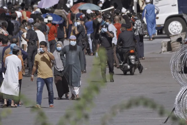 நாடொன்றில் 10 புலம்பெயர் தொழிலாளர்கள் கைது! | 10 Migrant Workers Arrested In One Country