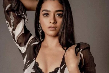 காயத்ரி எனக்கும் உங்களுக்கும் பொண்ணாட்டி மாதிரி.. சர்ச்சையை ஏற்படுத்தி பிரபல நடிகர்