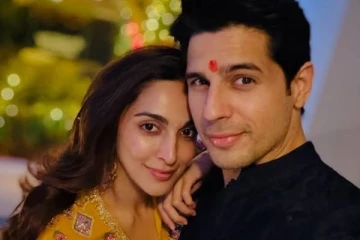 கர்ப்பமாக இருக்கும் செய்தியை கியூட் போட்டோவுடன் அறிவித்த பாலிவுட் பிரபலங்கள் கியாரா அத்வானி, சித்தார்த்... குவியும் வாழ்த்து