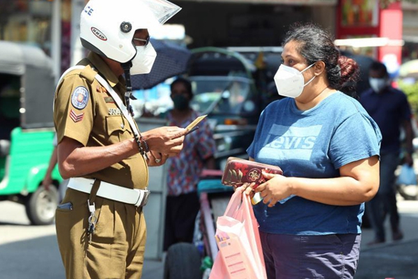 கொழும்பில் பொலிஸ் பதிவு படிவங்களை நிரப்ப வேண்டாம்! | Do Not Fillout Police Registration Colombo Peoples