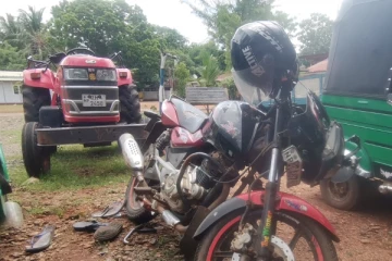 வவுனியா - மன்னார் வீதியில் இடம்பெற்ற விபத்தில் பெண் உயிரிழப்பு (Photos)