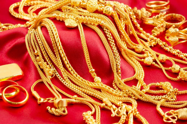 யாழில் வருங்கால கணவனின் வீட்டில் களவெடுத்த கிளிநொச்சி யுவதி! | Woman Robbed Her Future Husband S House In Jaffna