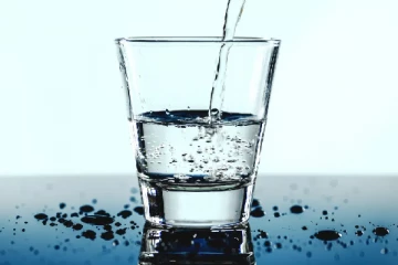 உலகிலேயே விலையுயர்ந்த தண்ணீர்; 1 லிட்டர் இத்தனை லட்சமா - அப்படி என்ன இருக்கு?