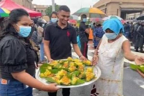 இலங்கையில் இடம்பெறும் போராட்டம் தொடர்பில் ஓர் நெகிழ்ச்சி பதிவு! | Sri Lanka Economic Crisis Galle Face Protest