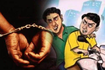 யாழில் ஆசிரியரின் தங்கச் சங்கிலியை கொள்ளை அடித்தவர் கைது