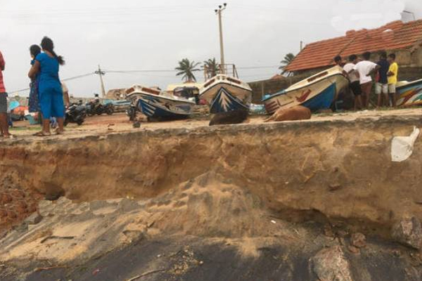 உடப்பு கரையோரப்பகுதியில் ஏற்பட்டுள்ள பாரிய இயற்கை அழிவு! கவலையில் மக்கள் | Natural Disaster On The Coast Of Udappu