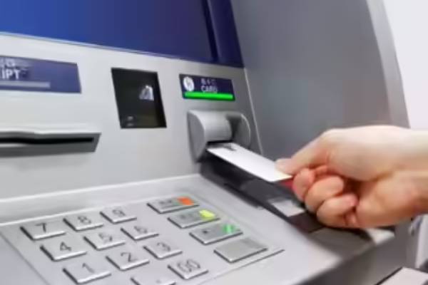 ATM இயந்திரங்களை பயன்படுத்துபவர்கள் அவதானம்! விடுக்கப்பட்டுள்ள அவசர எச்சரிக்கை | Atm Card Thief Arrested For Helping Elderly People ATM இயந்திரங்களை பயன்படுத்துபவர்கள் அவதானம்! விடுக்கப்பட்டுள்ள அவசர எச்சரிக்கை | Atm Card Thief Arrested For Helping Elderly People