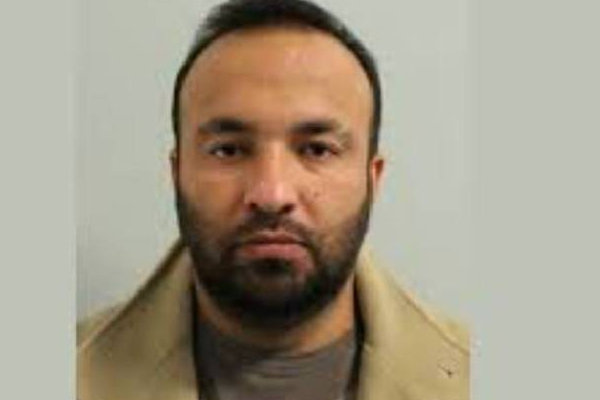 லண்டனில் டாக்சி ஓட்டுனரை நம்பி ஏறிய பெண்களுக்கு நேர்ந்த மோசமான சம்பவங்கள்! | London Taxi Driver Arrest Woman Police Judging