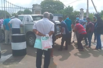 கீரிமலையில் கடற்படையினருக்கு காணி அளவிடும் செயல்பாட்டை முறியடித்த மக்கள்!