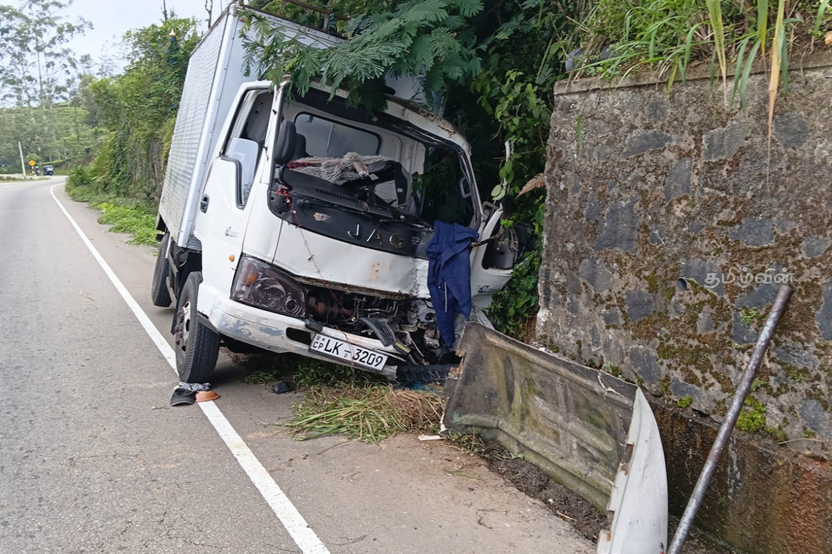 ஹட்டன் – கொழும்பு பிரதான வீதியில் லொறி விபத்து : இருவர் படுகாயம் | Two Injured In Lorry Accident On Hatton