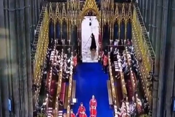 மன்னர் சார்லஸின் முடிசூட்டு விழாவில் தென்பட்ட மரணத்தை கணிக்கும் மர்ம உருவம்! பரபரப்பை ஏற்படுத்தியுள்ள காணொளி