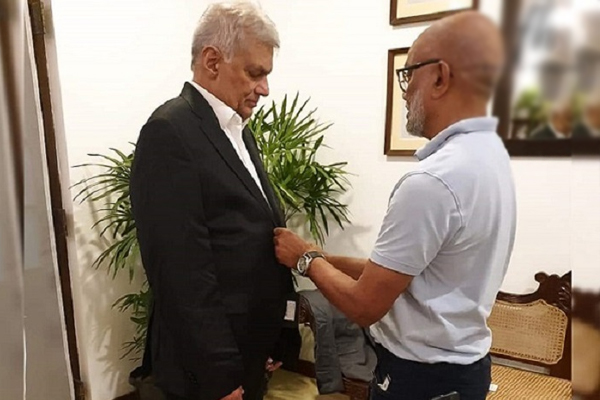 ஜனாதிபதிக்கு கிடைத்த உள்ளூர் ஆடை | A Local Outfit With Little Help For The President