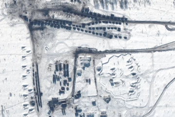 உக்ரைன்  எல்லையில் குவிந்துள்ள ரஸ்ய படையினர்! செயற்கைக்கோள் படங்களை வெளியிட்ட அமெரிக்கா (photos)