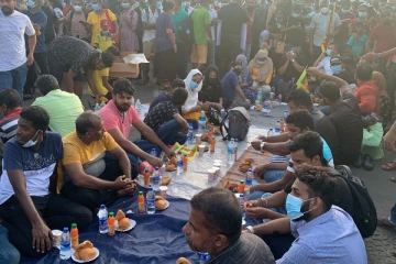 போராட்டக்களத்தில் நோன்பு திறந்த இஸ்லாமிய சகோதரர்கள் (Video)