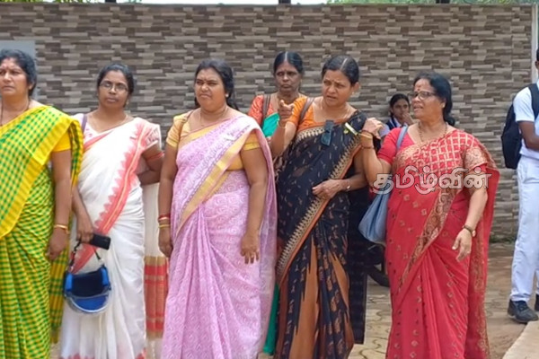 அரசின் வன்முறைகளுக்கு எதிராக கண்டனம்: வடக்கில் வீதிக்கு இறங்கிய ஆசிரியர்கள் (Photos) | Teachers Protest In Northern Province