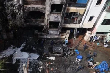 அடுக்குமாடி குருப்பிருப்பு ஒன்றில் பாரிய தீ விபத்து: 9 பேர் பரிதாபமாக உயிரிழப்பு!