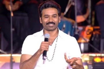 நீங்கள் கடவுள் மாதிரி.. நடிகர் ஒருவர் குறித்து மேடையில் கண்கலங்கிய தனுஷ்!
