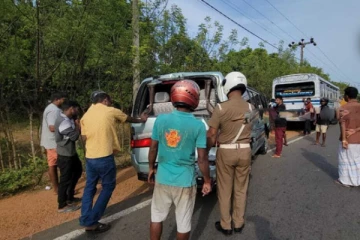 யாழில் மூன்று வாகனங்கள் மோதி விபத்து; தெய்வாதீனமாக தப்பிய உயிர்கள்