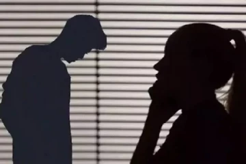 காதலனுடன் தனிமை - தட்டிக்கேட்ட தந்தையை போக்சோ போடுவதாக மிரட்டிய மகள்!