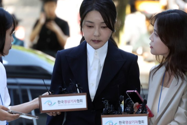 தென் கொரியா முன்னாள் முதல் பெண்மணி மீது இலஞ்ச குற்றச்சாட்டு | Former South Korean First Lady Charged Bribery