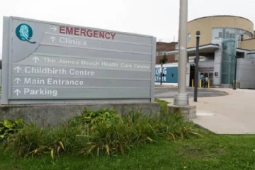 நூற்றுக்கணக்கான மருத்துவமனை ஊழியர்களை ஊதியமற்ற விடுப்புக்கு அனுப்பிய கனேடிய நகரம்