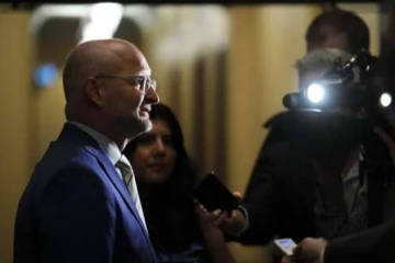 கனடாவின் முன்னாள் நீதி அமைச்சர் நாடாளுமன்ற பதவியை ராஜினாமா செய்தார்