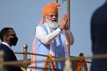 டெல்லி செங்கோட்டையில் தேசிய கொடியை ஏற்றினார் பிரதமர் நரேந்திர மோடி!