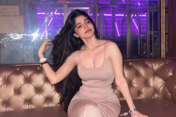 பார்ட்டி வியரில் கிளாமர் லுக்!! நடிகை திவ்ய பாரதியின் புகைப்படங்கள்..