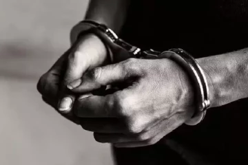 பொலிஸாருக்கு ஆட்டம்காட்டிய மோட்டார் சைக்கிள் திருடன் சிக்கினான்