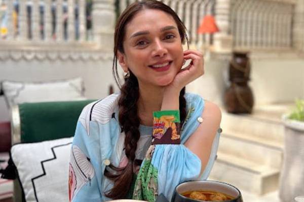 நலினமான இடைத்திற்கு சொந்தக்காரியான அதிதி ராவ்-டயட் சீக்ரெட் என்ன தெரியுமா? | Actress Aditi Rao Diet Plan