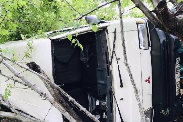 கோரவிபத்தில் சிக்கிய யாழ் சென்ற வாகனங்கள் (Photos) | Accident Due To Uncontrolled Speed