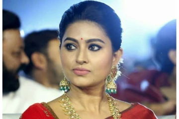 நம்ம புன்னகை அரசி சினேகாவின் அக்காவா இது.. இருவரும் ஒரே மாதிரி இருக்காங்களே