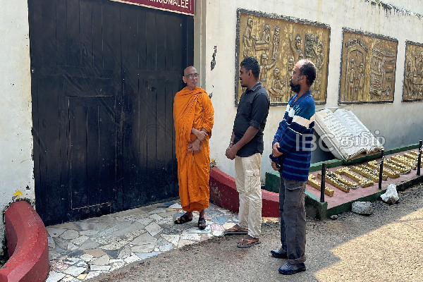 சிறையில் அடைக்கப்பட்ட பிக்குகளை சந்திக்க திருமலை விரைந்த அதுரலிய ரத்னதேரர் | Athuraliya Trinco Meet Imprisoned Monks