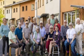 பிரித்தானியாவில் விசித்திர கிராமம் ; ஓய்வுக்குப் பின்னர் அமைதியான வாழ்க்கை