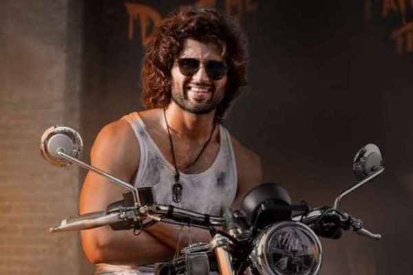 லைகர் படுதோல்வி! மொத்தம் இத்தனை கோடி நஷ்டமா