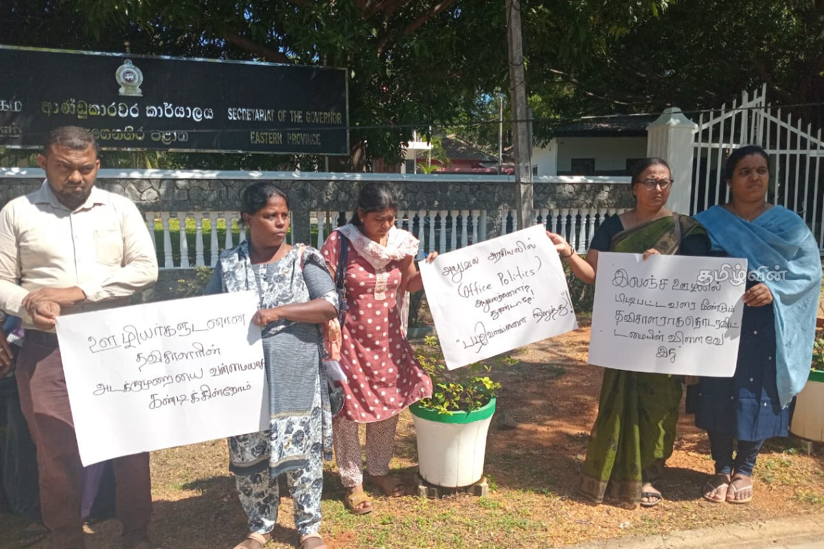 குச்சவெளி பிரதேசசபை தவிசாளருக்கு எதிராக போராட்டம் | Protest Against Kuchavali Pradeshiya Sabha Speaker குச்சவெளி பிரதேசசபை தவிசாளருக்கு எதிராக போராட்டம் | Protest Against Kuchavali Pradeshiya Sabha Speaker
