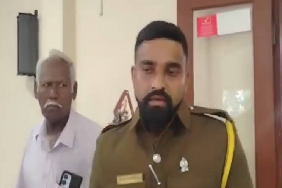 வடமராட்சி பிரதேச சபை அமர்வில் சர்ச்சை அநாகரிகமாக நடந்துகொண்ட பிரதேச சபை பணியாளர் | Controversy In Session Employee Rudely Jaffna